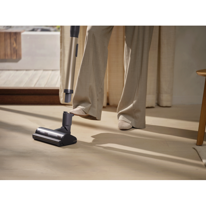 Switch nozzles in seconds using the foot release – no need to bend down