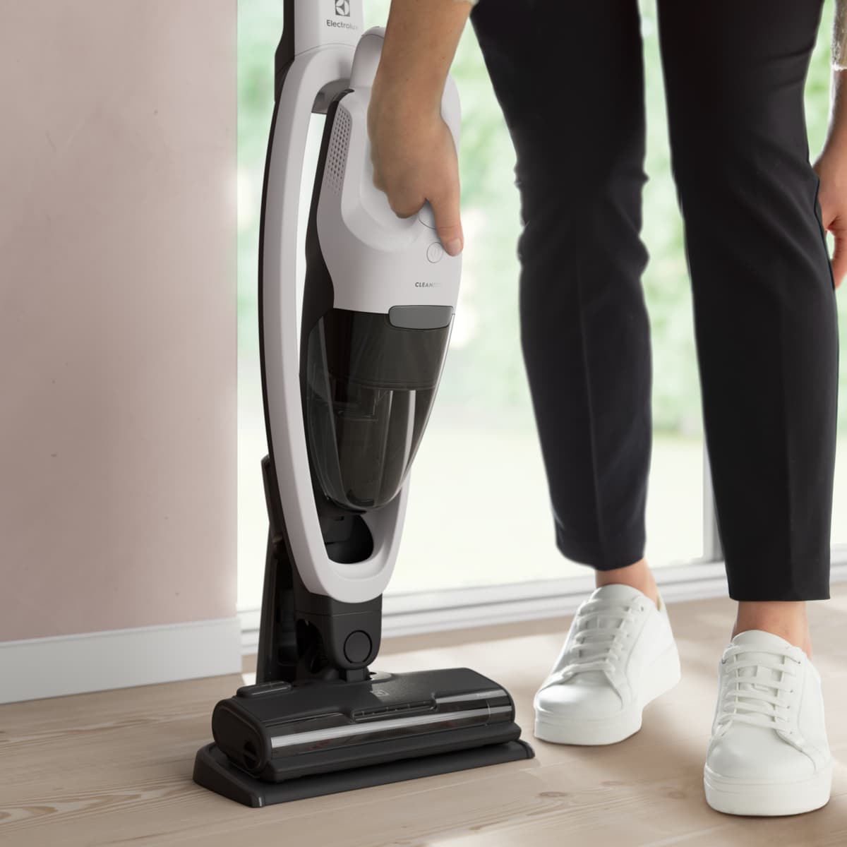 Electrolux - Беспроводной пылесос - ES52CB18SH