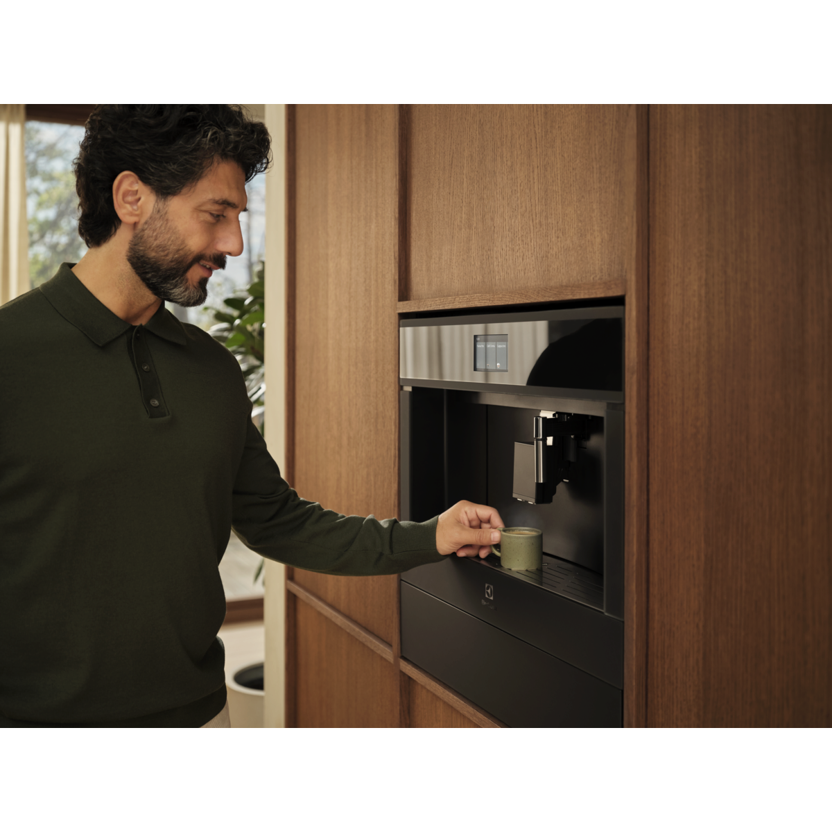 Electrolux - Встроенная кофемашина - EBC95T