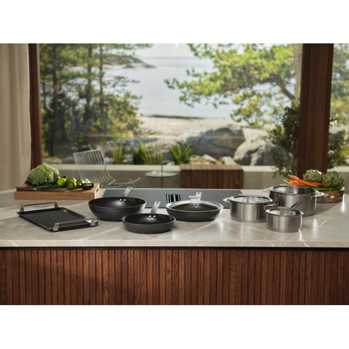 Designed to cook on all hobs, and even in the oven.