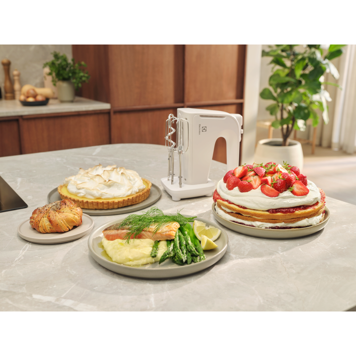 Electrolux - Миксер - EHM4W