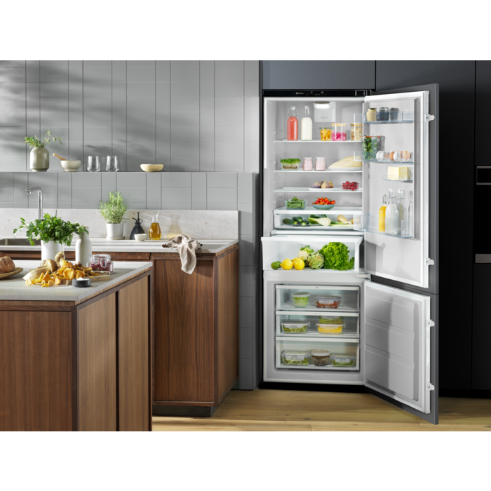 Electrolux - Встраиваемый холодильник с морозильной камерой - ENP7TD75S