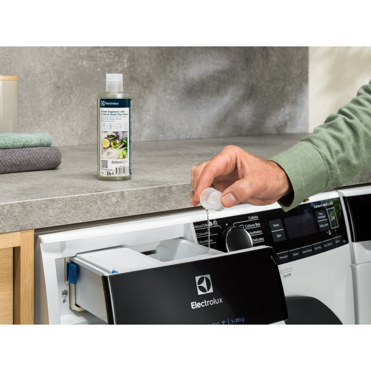 Electrolux - Система обновления одежды FreshScent - E2WASF00