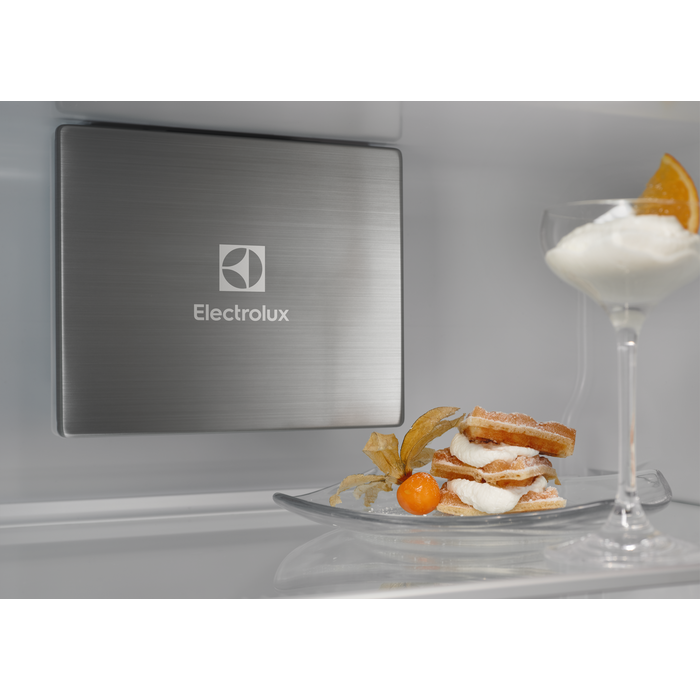 Electrolux - Встраиваемый холодильник с морозильной камерой - ENP7TD75S