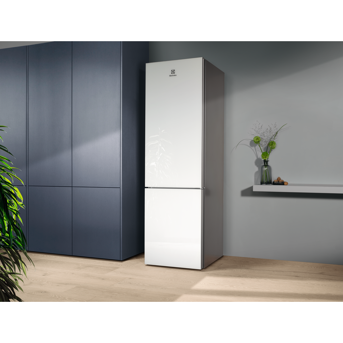 Electrolux - Отдельностоящий холодильник с морозильной камерой - RNT7ME34G1