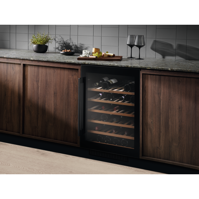 Electrolux - Встроенный винный шкаф - EWUS052B5B