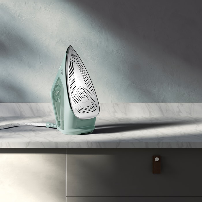Electrolux - Праска з функцією пару - E7SI1-6LG