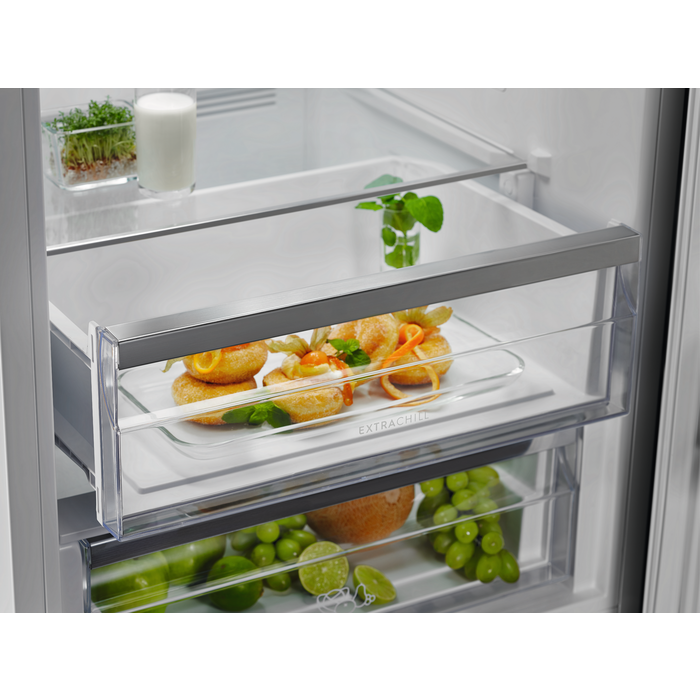Electrolux - Окремостоячий холодильник з морозильною камерою - RNT7ME34K1