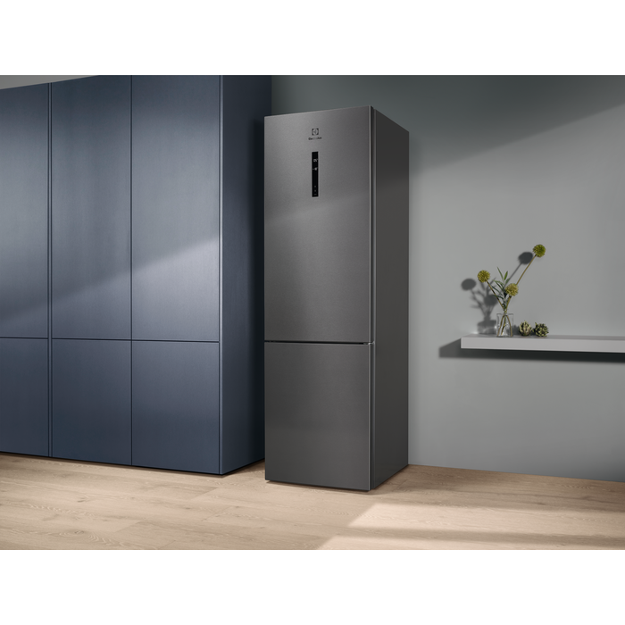 Electrolux - Отдельностоящий холодильник с морозильной камерой - RNT7ME34X2