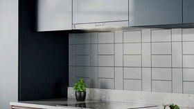 Integrated cooker hood in a kitchen.