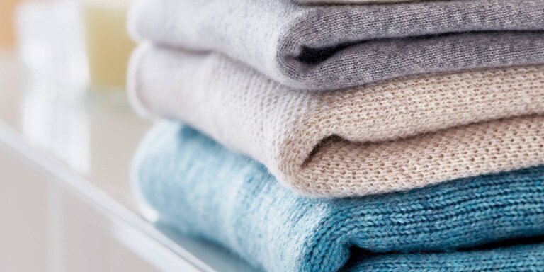 Стопка шерстяной одежды