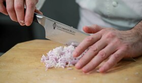 дрібно нарізана цибуля